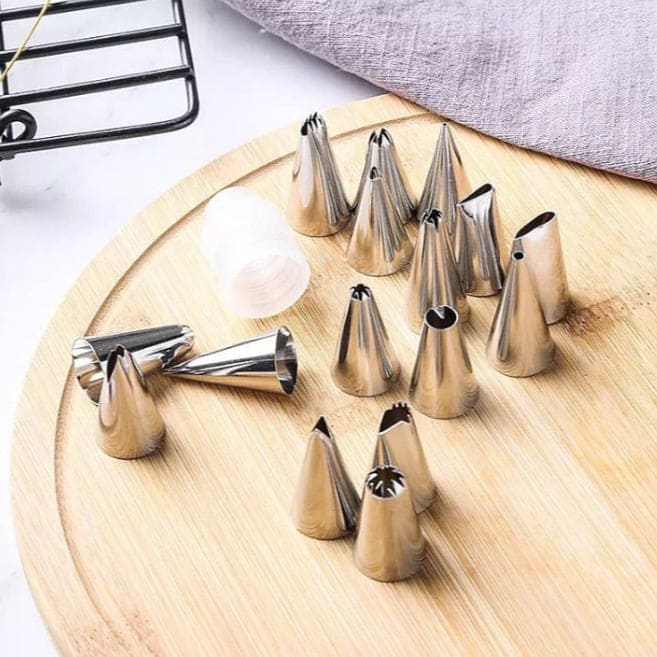 Set Of 18 Cake Decorating Nozzle Set, Icing Piping Tips For Decoration, Stainless Steel Icing Nozzle Set, Decoration Tool For Cakes Cupcakes Set Of 18 Cake Decorating Nozzle Set, Icing Piping Tips For Decoration, Stainless Steel Icing Nozzle Set, Decoration Tool For Cakes Cupcakes
